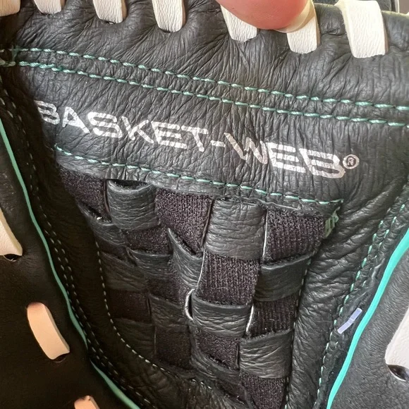 NWOT Rawlings left handed fast pitch softball glove - Picture 10 of 14